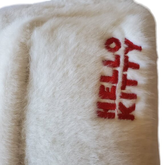 So Fluffy!! Hello Kitty Fluffy White Backpack School Bag - NWT - Picture 5 of 8